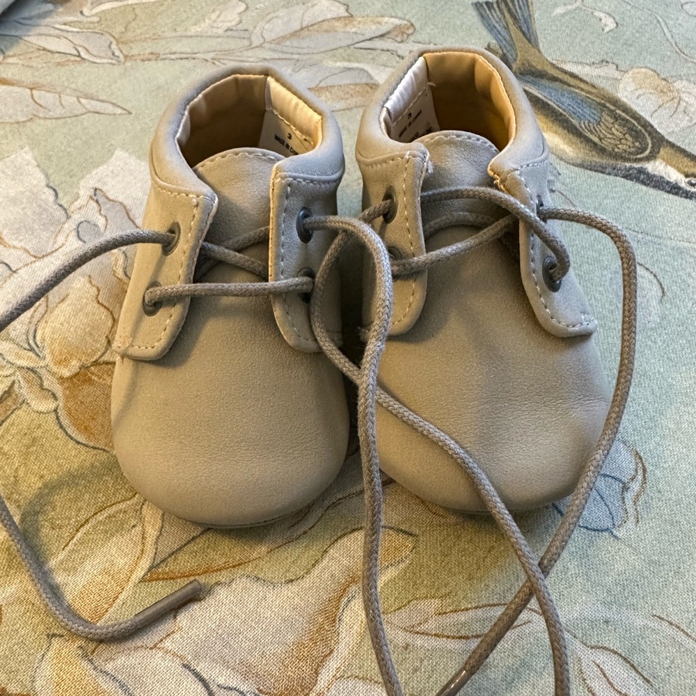 Lace-up gray baby shoes Janie and Jack